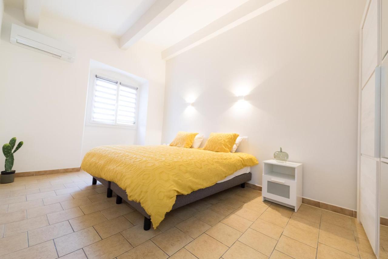 Ravissant Triplex Et Duplex Au Centre De Pont St Esprit Apartman Kültér fotó